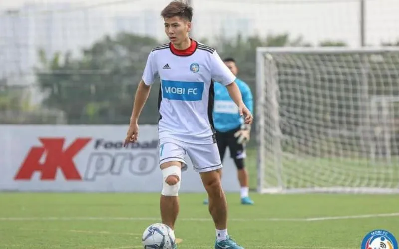 Anh Sơn từng tham gia đá Futsal chuyên nghiệp