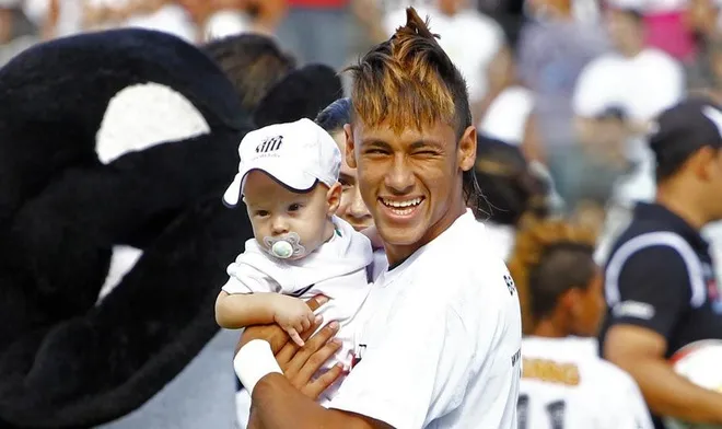 Con trai Neymar