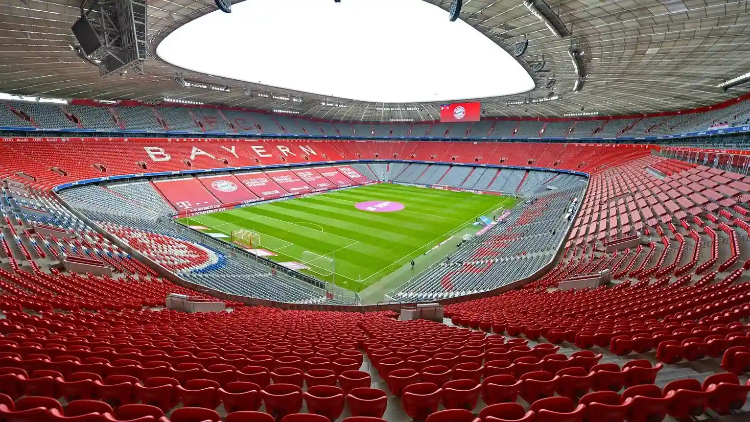 sân bóng Allianz Arena
