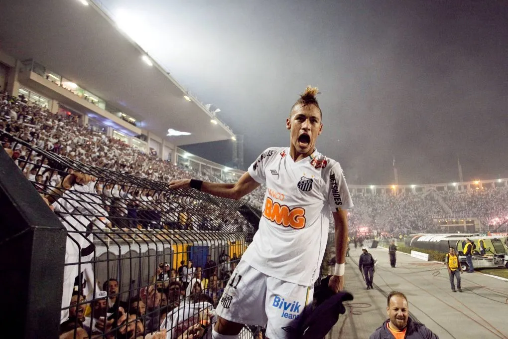 Neymar đá cho Santos