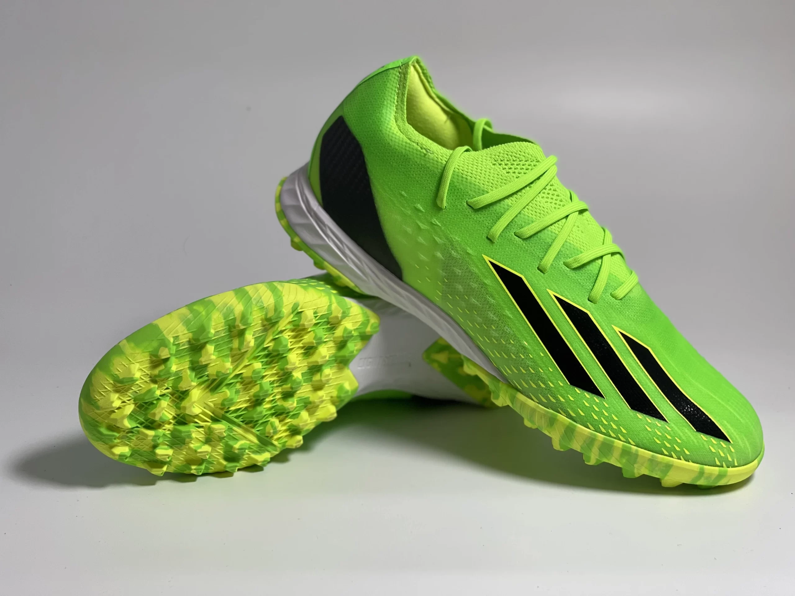 Giày Đá Bóng Cổ Thấp Adidas